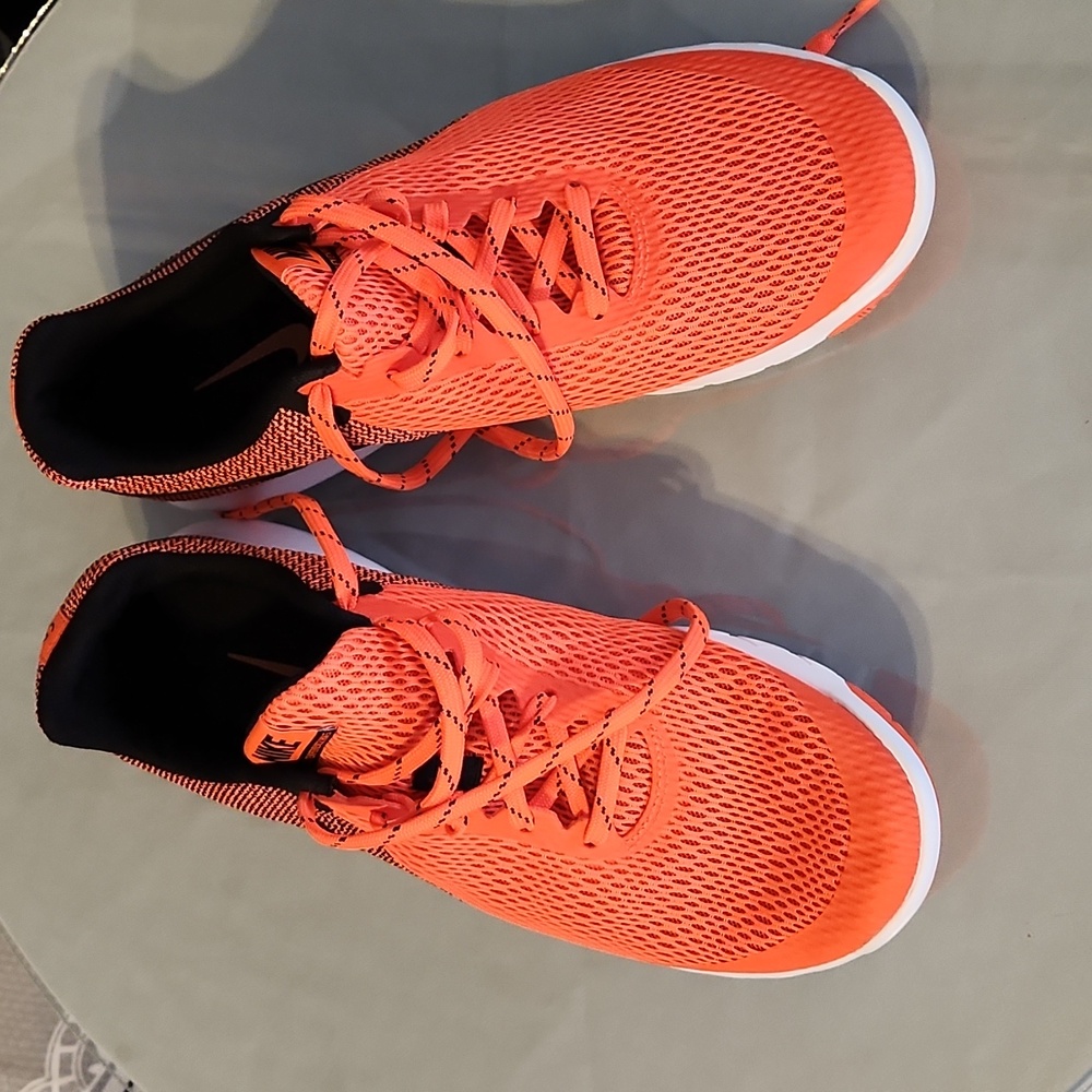 Nike running tennis shoes